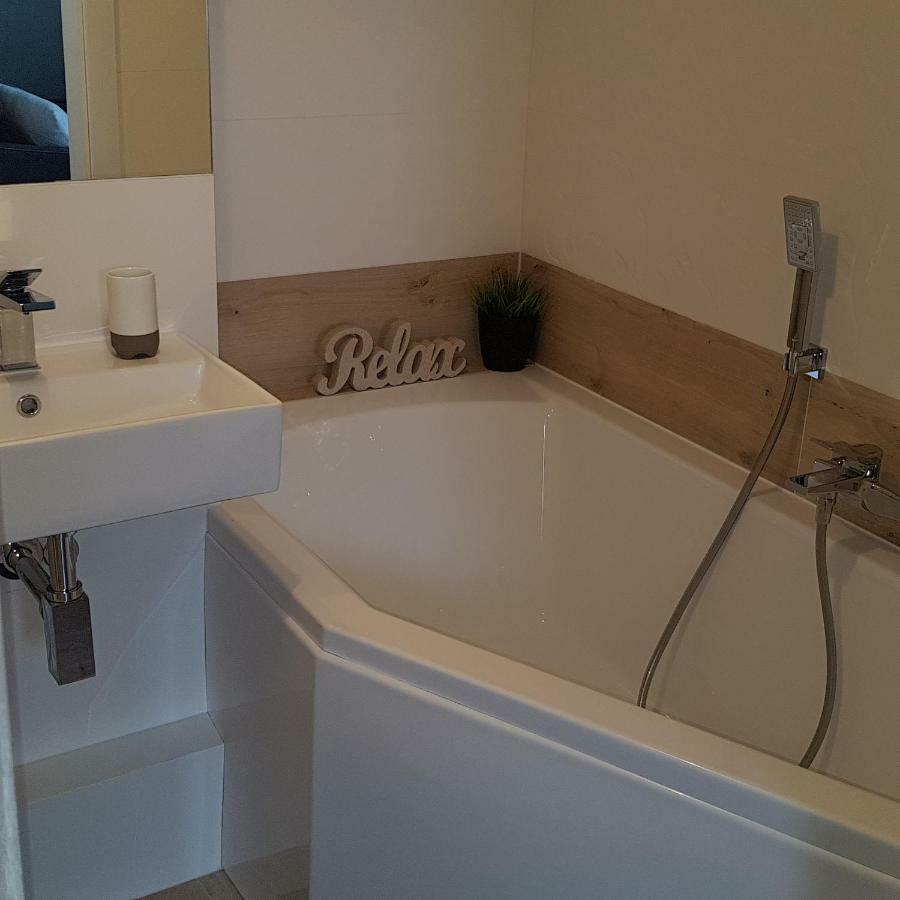 Black Rose Apartament Targi 3 Km, F-Ry Vat Kielce Exteriör bild