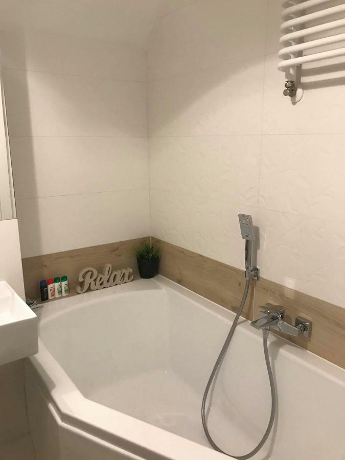 Black Rose Apartament Targi 3 Km, F-Ry Vat Kielce Exteriör bild
